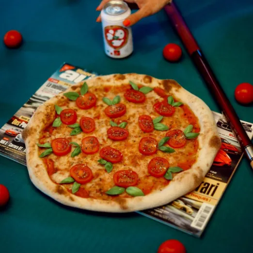 pizza capri tomates fraiches et basilic